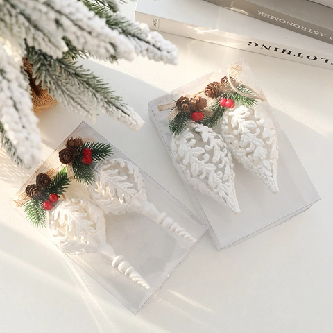 Addobbi Appesi Albero Di Natale Forma Conchiglia Glitterata Bianca Con Pigne Bacche E Fiocco Di Iuta Decorativi