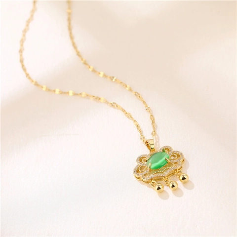 Collar Colgante Candado Ruyi Chapado En Oro Acero De Titanio Piedra Ojo De Gato Verde Campanas Cadena Clavícula