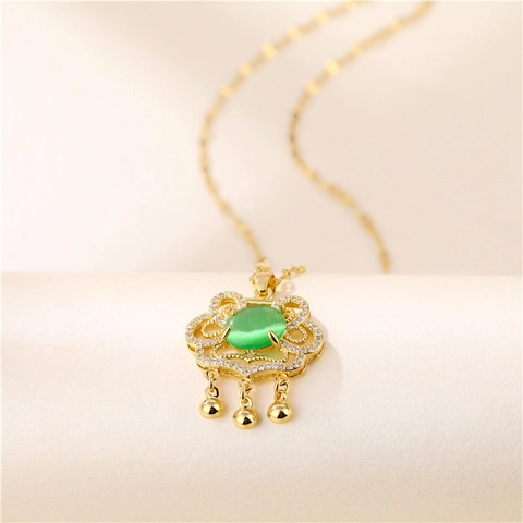 Collar Colgante Candado Ruyi Chapado En Oro Acero De Titanio Piedra Ojo De Gato Verde Campanas Cadena Clavícula