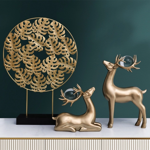 Modern Light Luxury Deer Figurines With Crystal Ball And Monstera Leaf Screen Ornament Resin Metal Nordic Home Decor