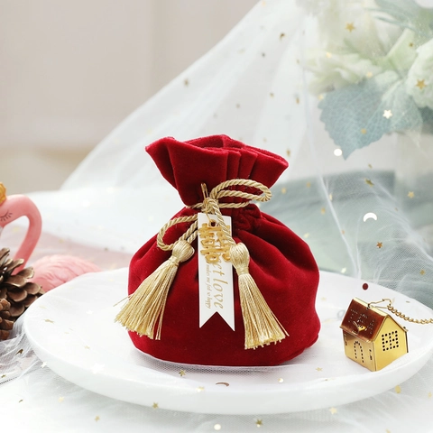 Wedding Candy Gift Bags Velvet Drawstring Pouch With Tassel And Metal Pendant Party Favors Jewelry Packaging Pouch