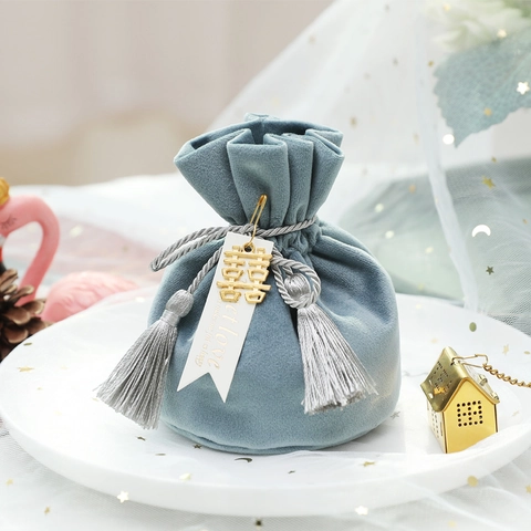 Wedding Candy Gift Bags Velvet Drawstring Pouch With Tassel And Metal Pendant Party Favors Jewelry Packaging Pouch