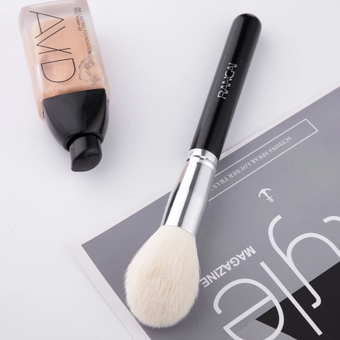 Vlamvormige Highlighter Borstel Houten Handvat Zachte Vezelharen Professionele Gezicht Make-up Contouring Tool