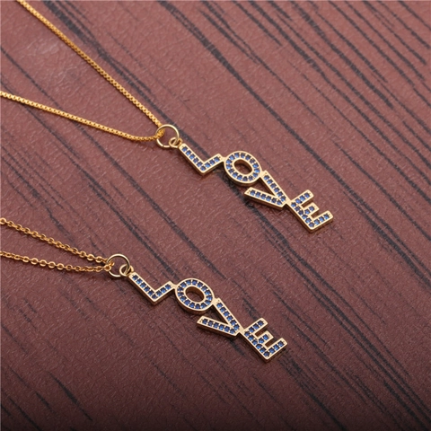 Vertikale LOVE Anhänger Halskette Vergoldetes Kupfer Mit Blauem Zirkonia Minimalistischer Eleganter Modeschmuck Für Damen