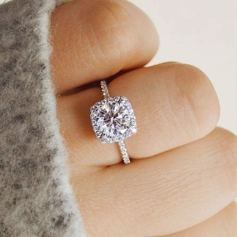 Elegant Alloy Zirconia Halo Ring For Women Round Cut Simulated Moissanite Wedding Engagement Fashion Jewelry Finger Ring
