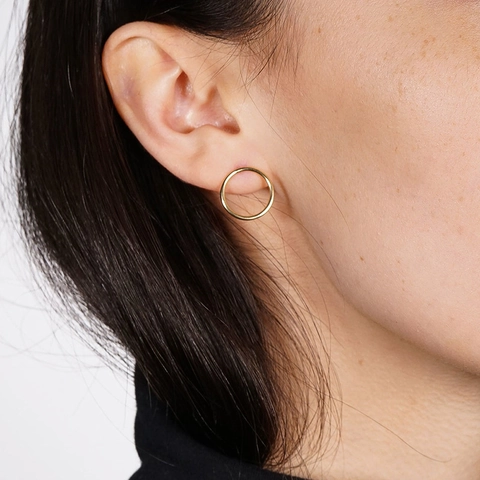 Pendientes de botón redondos huecos minimalistas de acero inoxidable para mujer Pendientes circulares galvanizados de acero 316L