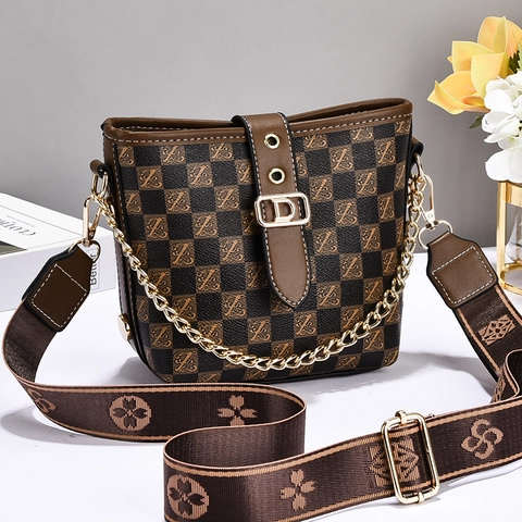 Women's PU Leather Bucket Bag New Fashion Monogram Shoulder Bag With Wide Jacquard Strap Gold Chain Crossbody Handbag