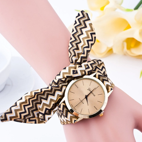 Damen Mode Quarzuhr Rundes Legierungsgehäuse Gestreiftes Stoffarmband Schleife Dekorative Lässige Armbanduhr