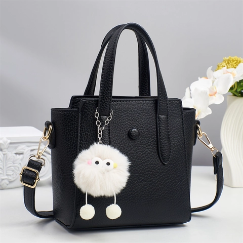 Dames Handtas Van PU-Leer Met Litchi-Patroon Grote Capaciteit Schoudertas Met Pluche Monster Hanger Chic Commuter Tote
