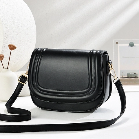 Borsa a Sella da Donna Minimalista in Pelle PU Design a Ferro di Cavallo Tinta Unita Patta Borsa a Tracolla alla Moda