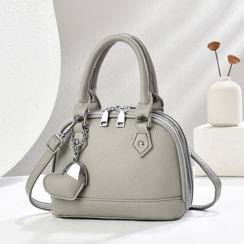 Borsa A Mano Da Donna In Pelle PU Grana Litchi Tracolla Forma Conchiglia Pendente Cuore Doppia Cerniera Chic