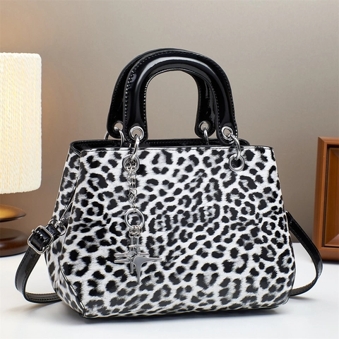 Sac À Main Femme En Cuir PU Verni Brillant À Imprimé Léopard Grand Sac Fourre-Tout Avec Pendentif Étoile Et Bandoulière Amovible