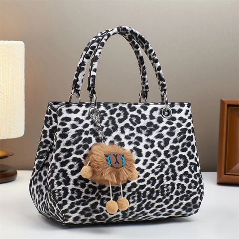 Leopard Print Tote Handbag PU Leather Large Capacity For Women With Plush Charm And Detachable Shoulder Strap