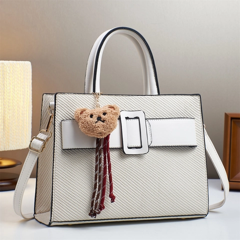 Women's PU Leather Woven Texture Tote Bag Large Capacity Handbag With Bear Pendant Casual Shoulder Bag For Commuting