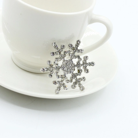 Elegante Spilla a Fiocco di Neve in Lega con Strass per Donna Gioielli di Moda per l'Inverno e Natale per Cappotto Sciarpa