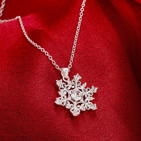 Elegante Schneeflocke Anhänger Halskette Kupfer Versilbert Hohl Zirkon Funkelnder Winterschmuck Für Frauen Geschenk