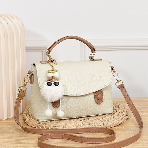 Borsa A Spalla Da Donna In Pelle PU Trama Litchi Piccola Borsa A Tracolla Quadrata Con Ciondolo Peluche Elegante