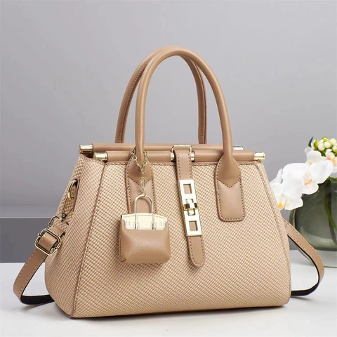 Borse A Mano Da Donna Trama Intrecciata Pelle PU Grande Capacità Borsa A Tracolla Tote Con Mini Ciondolo