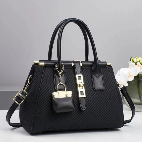Borse A Mano Da Donna Trama Intrecciata Pelle PU Grande Capacità Borsa A Tracolla Tote Con Mini Ciondolo