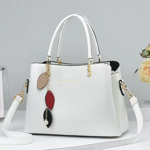 Damen Handtasche PU Leder Litchi Maserung Pendler Schulter Umhängetasche Mit Dekorativem Anhänger Vintage Stil