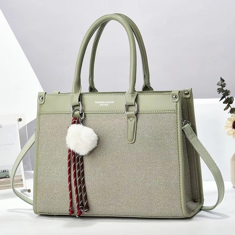 Borsa Tote Da Donna Pelle PU Tessuto Patchwork Grande Capacità Borsa A Tralla Con Ciondolo Palla Di Pelo Moda