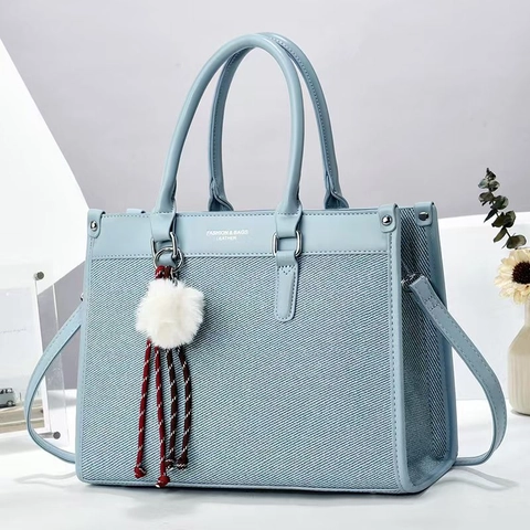 Borsa Tote Da Donna Pelle PU Tessuto Patchwork Grande Capacità Borsa A Tralla Con Ciondolo Palla Di Pelo Moda