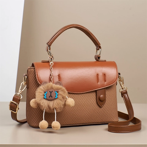 Bolso De Mano Cruzado Para Mujer Cuero PU Textura Tejida Color En Contraste Con Colgante De Oso Peluche Moda Bolso Cuadrado