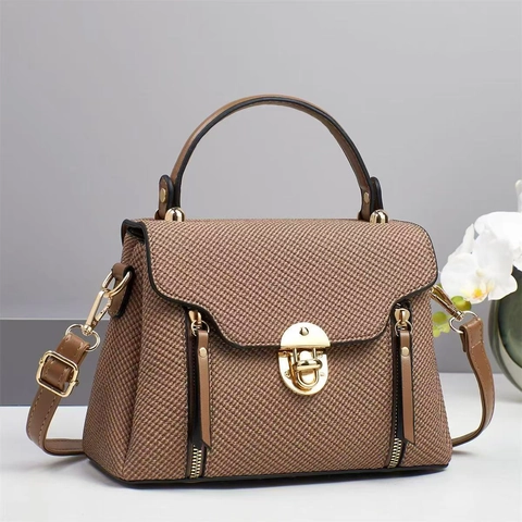 Sac À Main Élégant En Cuir PU À Texture Tissée Avec Serrure Dorée Poignée Supérieure Sac Bandoulière Femme Versatile