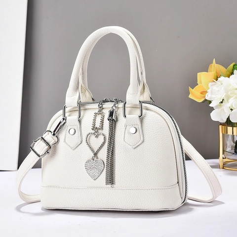 Sac à Main Rétro En Cuir PU Pour Femme Motif Litchi Breloque Cœur En Strass Et Gland Sac Bandoulière Forme Coquillage