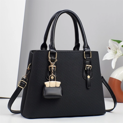 Borsa A Mano In Pelle PU Con Trama Intrecciata Grande Capacità Borsa A Tracolla Con Mini Ciondolo Tote Elegante Versatile Per Donna