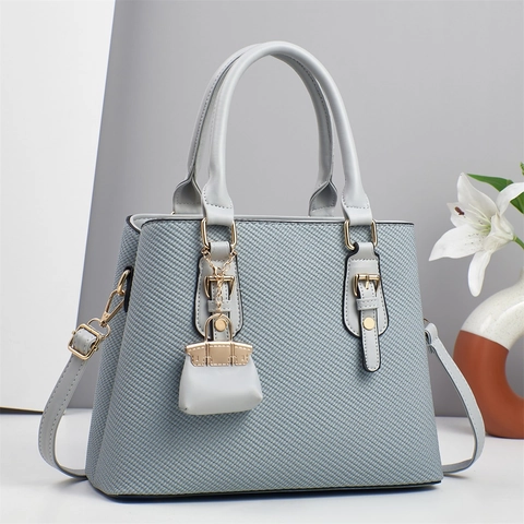 Borsa A Mano In Pelle PU Con Trama Intrecciata Grande Capacità Borsa A Tracolla Con Mini Ciondolo Tote Elegante Versatile Per Donna