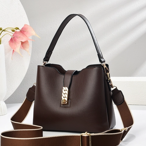 Women Lychee Texture PU Leather Bucket Bag Trendy Crossbody Handbag With Wide Webbing Strap Gold Hardware Elegant Retro