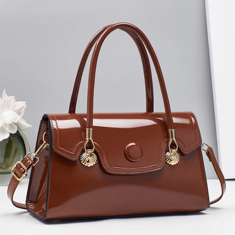 Women Patent PU Leather Handbag Mirror Glossy Crossbody Bag With Shell Metal Decor Flap Elegant Retro Style