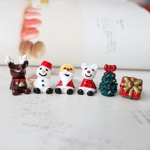 Weihnachts Miniaturfiguren Harz Anhänger Bemalte Weihnachtsmann Rentier Schneemann Baum Deko Für DIY Schmuck Basteln