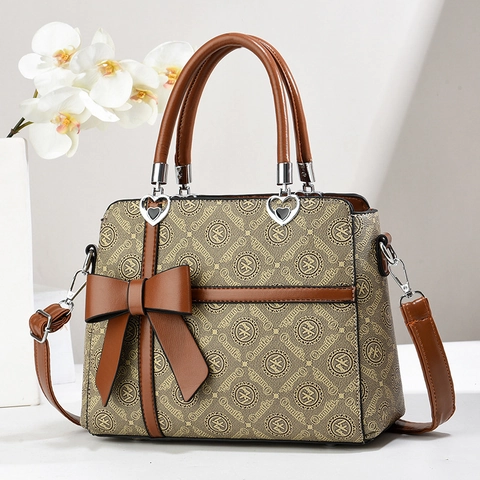 Borsa A Mano Da Donna Di Moda Pelle PU Motivo Monogramma Borsa A Tracolla Con Decorazione A Fiocco E Hardware In Metallo A Cuore