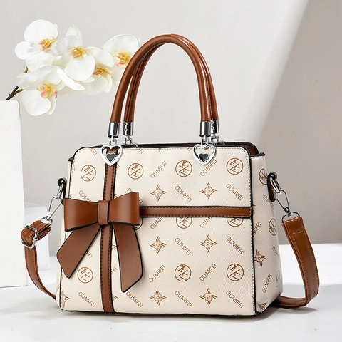Borsa A Mano Da Donna Di Moda Pelle PU Motivo Monogramma Borsa A Tracolla Con Decorazione A Fiocco E Hardware In Metallo A Cuore