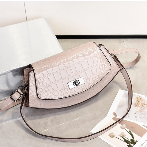 Women Shoulder Bag Crocodile Embossed PU Leather Underarm Handbag Retro Elegant Fashion Flap Silver Metal Turn Lock Purse
