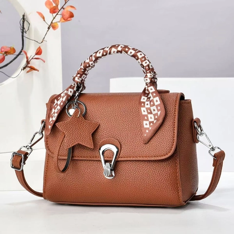 Sac À Main Femme En Cuir PU Sac Bandoulière Motif Litchi Poignée Foulard Satin Pendentif Étoile Serrure Métal Tendance
