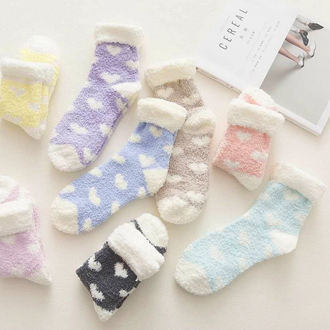 Chaussettes De Maison En Velours Corail Pour Femmes Épaisses Chaudes D'hiver Motif Coeur Microfibre Douce Mi-mollet