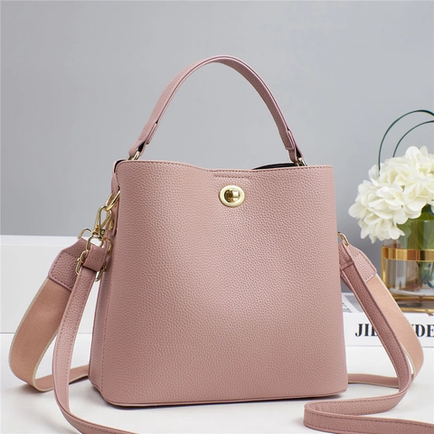 Borsa A Secchiello Minimalista In Pelle PU Grana Litchi Con Chiusura Girevole Dorata E Tracolla Larga In Tessuto