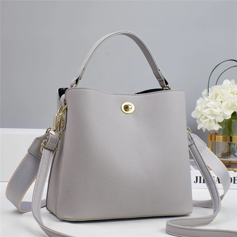 Borsa A Secchiello Minimalista In Pelle PU Grana Litchi Con Chiusura Girevole Dorata E Tracolla Larga In Tessuto