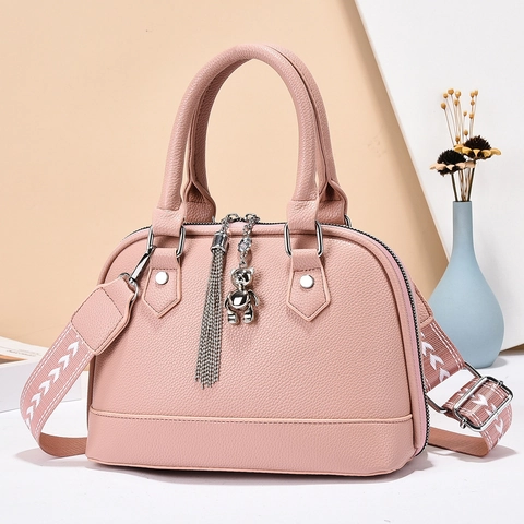 Women PU Leather Lychee Pattern Handbag With Geometric Wide Strap Metal Bear Charm Tassel Shell Shoulder Bag