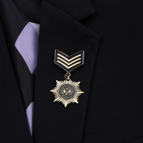 Broche de Insignia de Medalla Militar Retro para Hombre Aleación Oro Negro Forma V Colgante Estrella Joyería de Traje