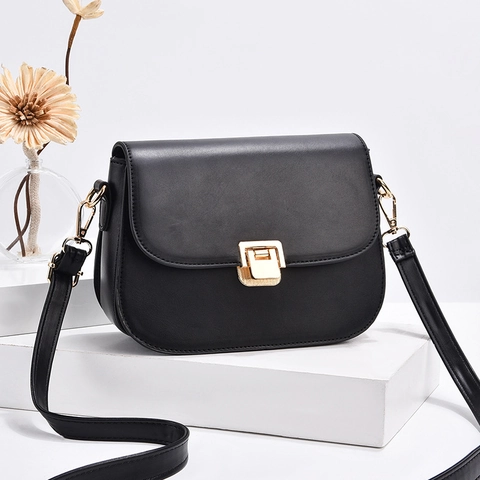 Borsa A Tracolla Da Donna In Pelle PU Fibbia Quadrata Dorata Patta Borsa A Spalla Versatile Retrò Elegante
