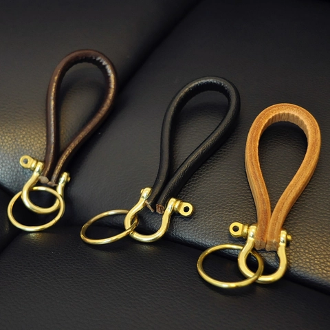 Handmade Genuine Leather Keychain Vintage Brass Horseshoe D-Ring Retro Car Key Ring Accessory For Men Women