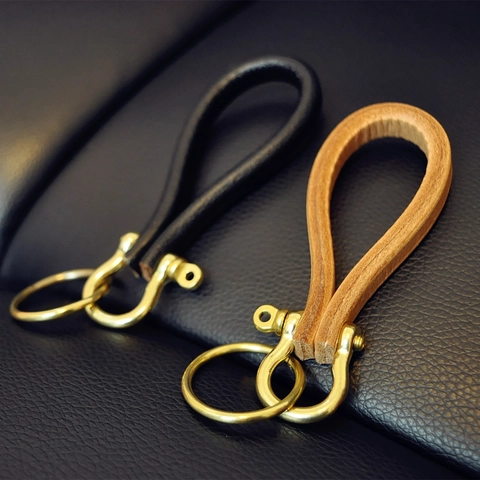 Handmade Genuine Leather Keychain Vintage Brass Horseshoe D-Ring Retro Car Key Ring Accessory For Men Women