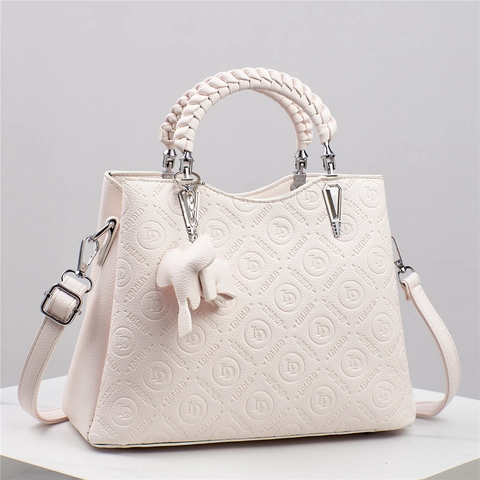 Sac À Main En Cuir PU Gaufré Pour Femmes Avec Poignée Tissée Et Charme D'Éléphant Sac À Bandoulière Élégant Grande Capacité