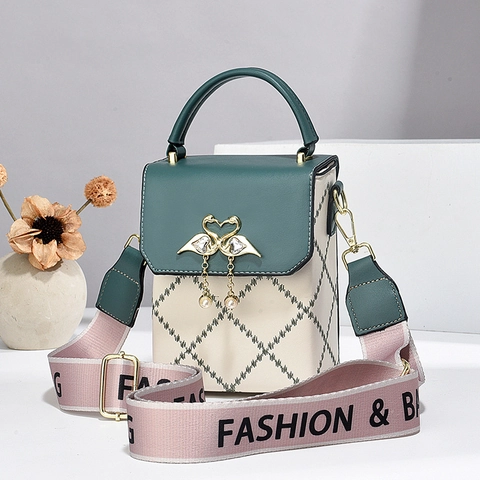Quilted PU Leather Shoulder Crossbody Bag For Women With Swan Buckle And Wide Lettering Strap Elegant Mini Handbag