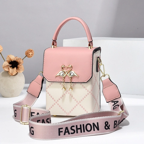 Quilted PU Leather Shoulder Crossbody Bag For Women With Swan Buckle And Wide Lettering Strap Elegant Mini Handbag
