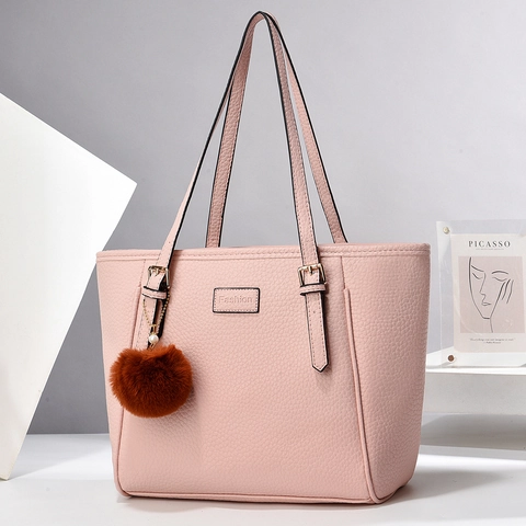 Bolsos De Mano Mujer Gran Capacidad Cuero PU Patrón Lichi Tote Para Viaje Diario Moda Bolso De Hombro Con Bola De Peluche